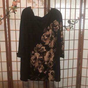 Lovely and elegant blouse with floral pattern.